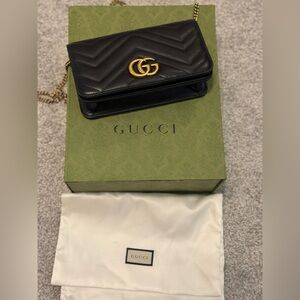 Gucci GG marmount 2.0 chain wallet. magnetic flap Gently used